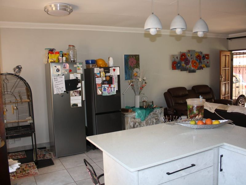 Townhouse For Sale in Doornpoort - Photo 9