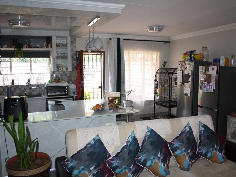 Townhouse For Sale in Doornpoort - Photo 6