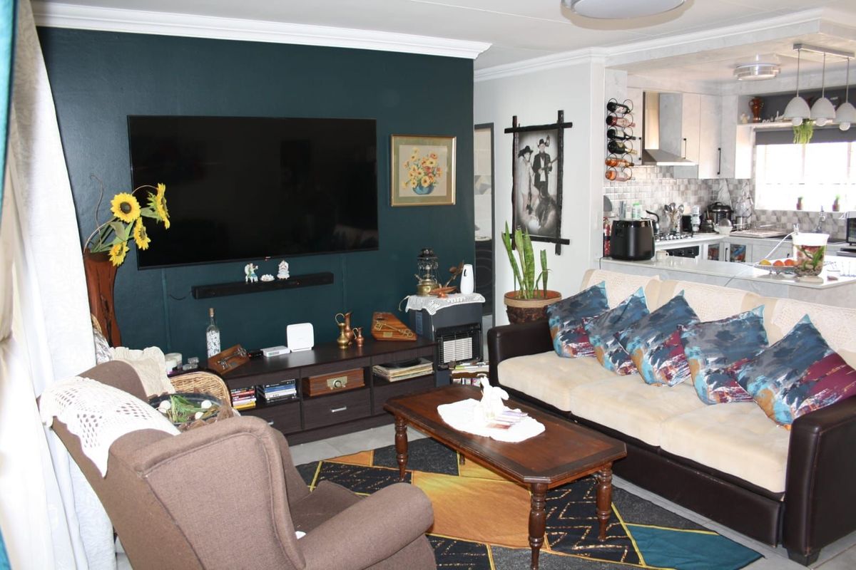 Townhouse For Sale in Doornpoort - Photo 5