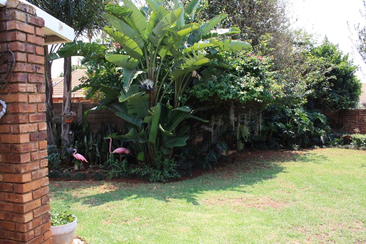 Townhouse For Sale in Doornpoort - Photo 4