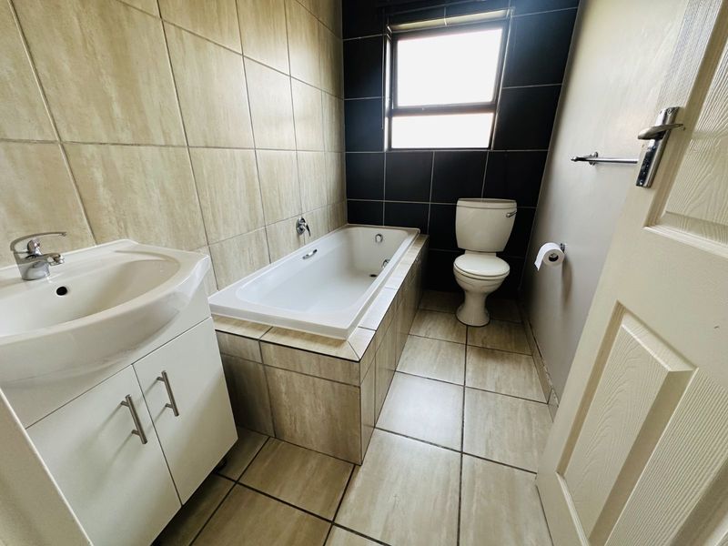 Townhouse For Sale in Terra Nova - Photo 7