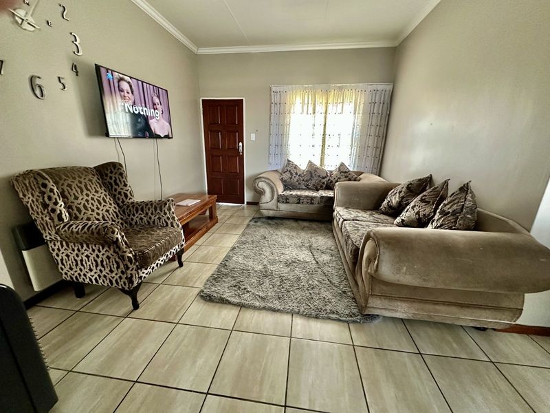 Townhouse For Sale in Terra Nova - Photo 6