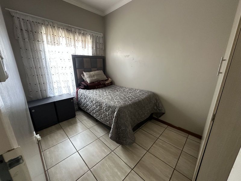 Townhouse For Sale in Terra Nova - Photo 9