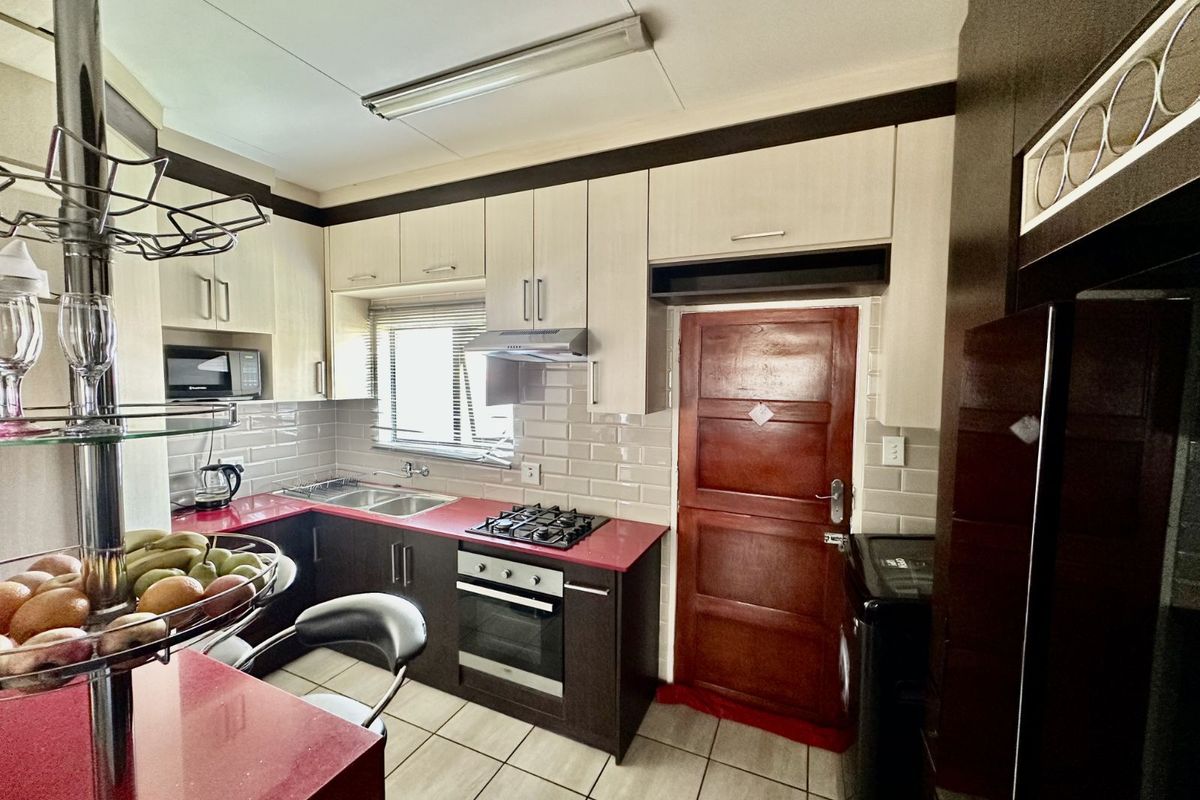 Townhouse For Sale in Terra Nova - Photo 3