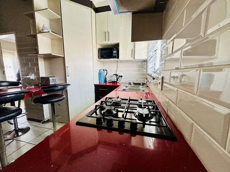 Townhouse For Sale in Terra Nova - Photo 5