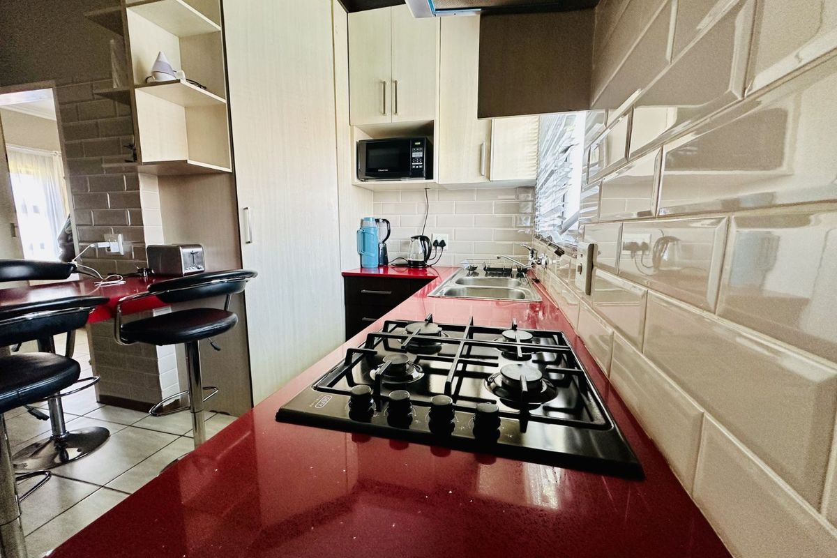 Townhouse For Sale in Terra Nova - Photo 5