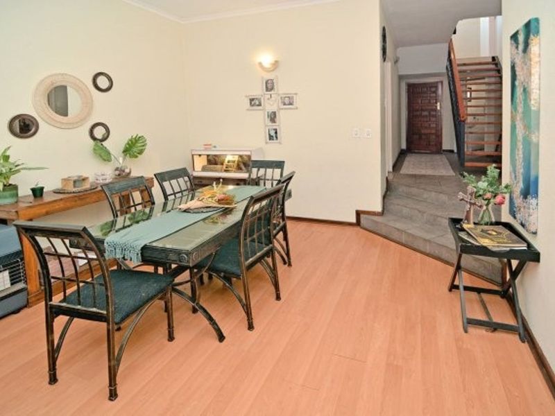Townhouse For Sale in Constantia Kloof - Photo 9