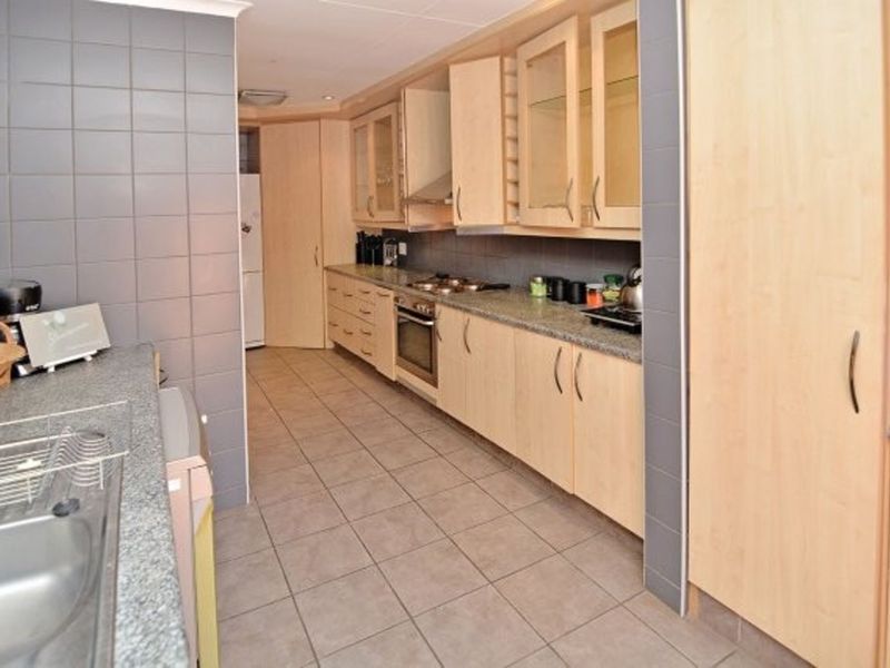 Townhouse For Sale in Constantia Kloof - Photo 7