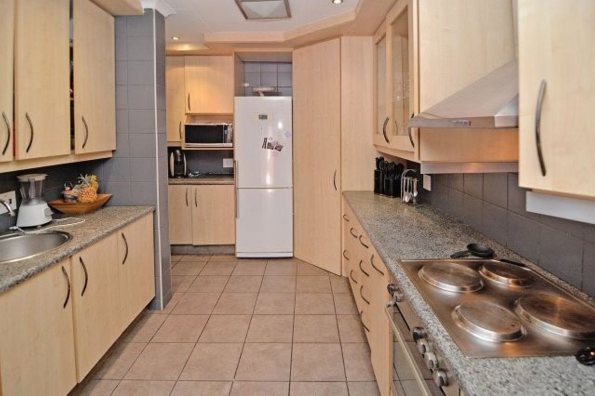 Townhouse For Sale in Constantia Kloof - Photo 5