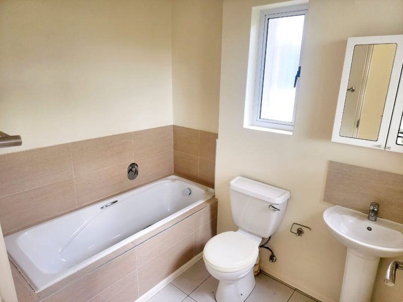 Apartment For Sale in Sheffield Beach - Photo 6