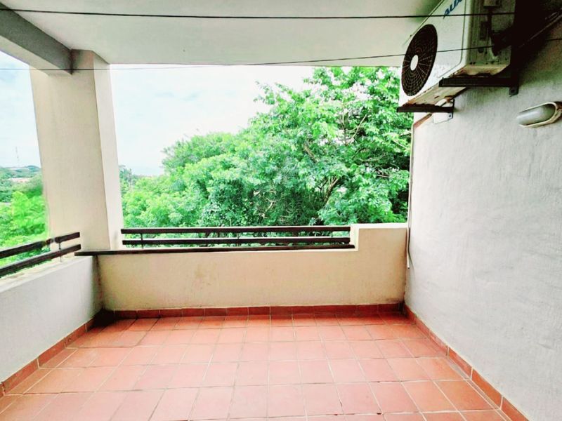 Apartment For Sale in Sheffield Beach - Photo 2