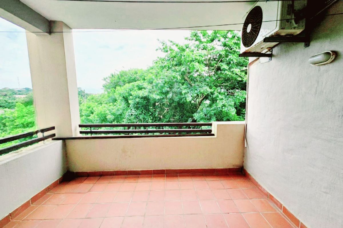 Apartment For Sale in Sheffield Beach - Photo 2