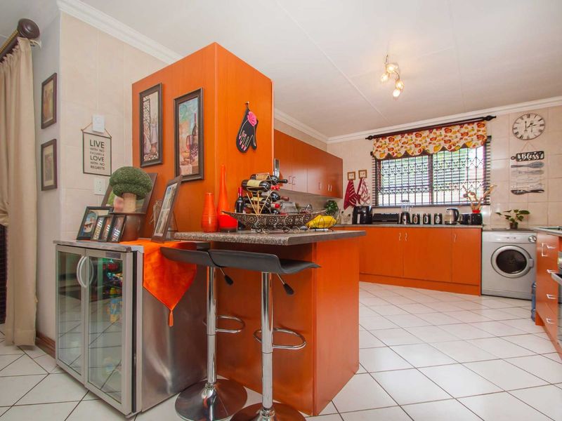 House For Sale in Ruimsig - Photo 10