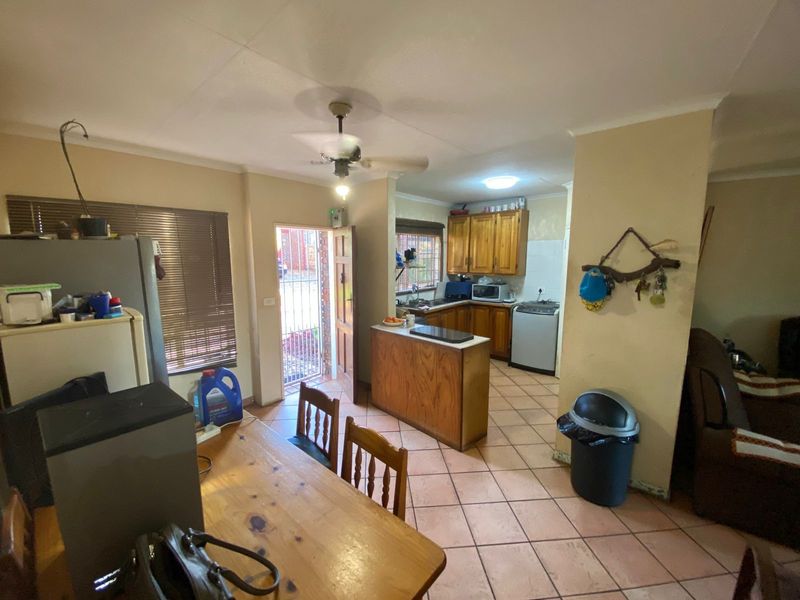 Townhouse For Sale in Garsfontein - Photo 9