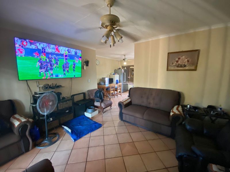 Townhouse For Sale in Garsfontein - Photo 8