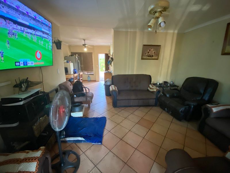 Townhouse For Sale in Garsfontein - Photo 6