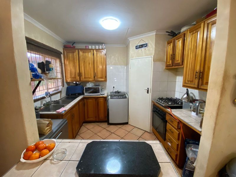 Townhouse For Sale in Garsfontein - Photo 10