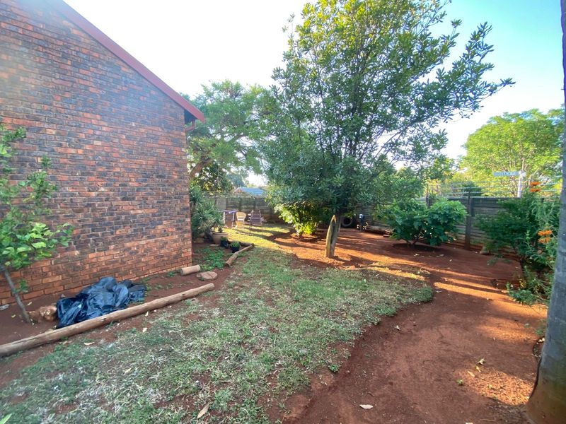 Townhouse For Sale in Garsfontein - Photo 3