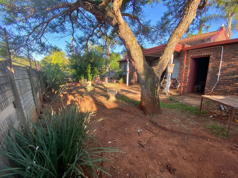 Townhouse For Sale in Garsfontein - Photo 2