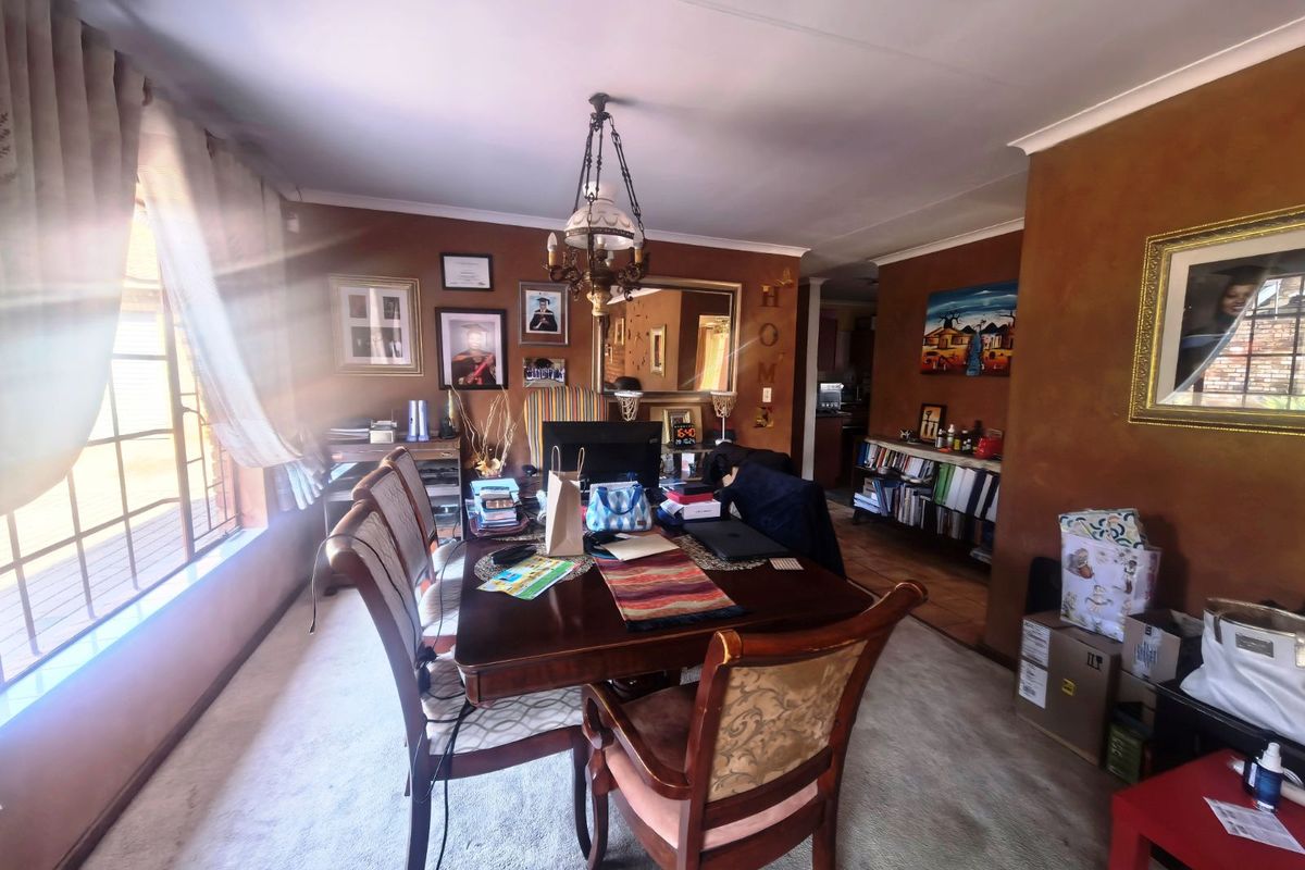 House For Sale in Zwartkop - Photo 4