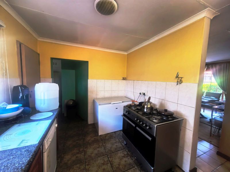 House For Sale in Zwartkop - Photo 10