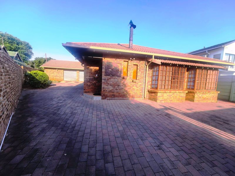 House For Sale in Zwartkop - Photo 2
