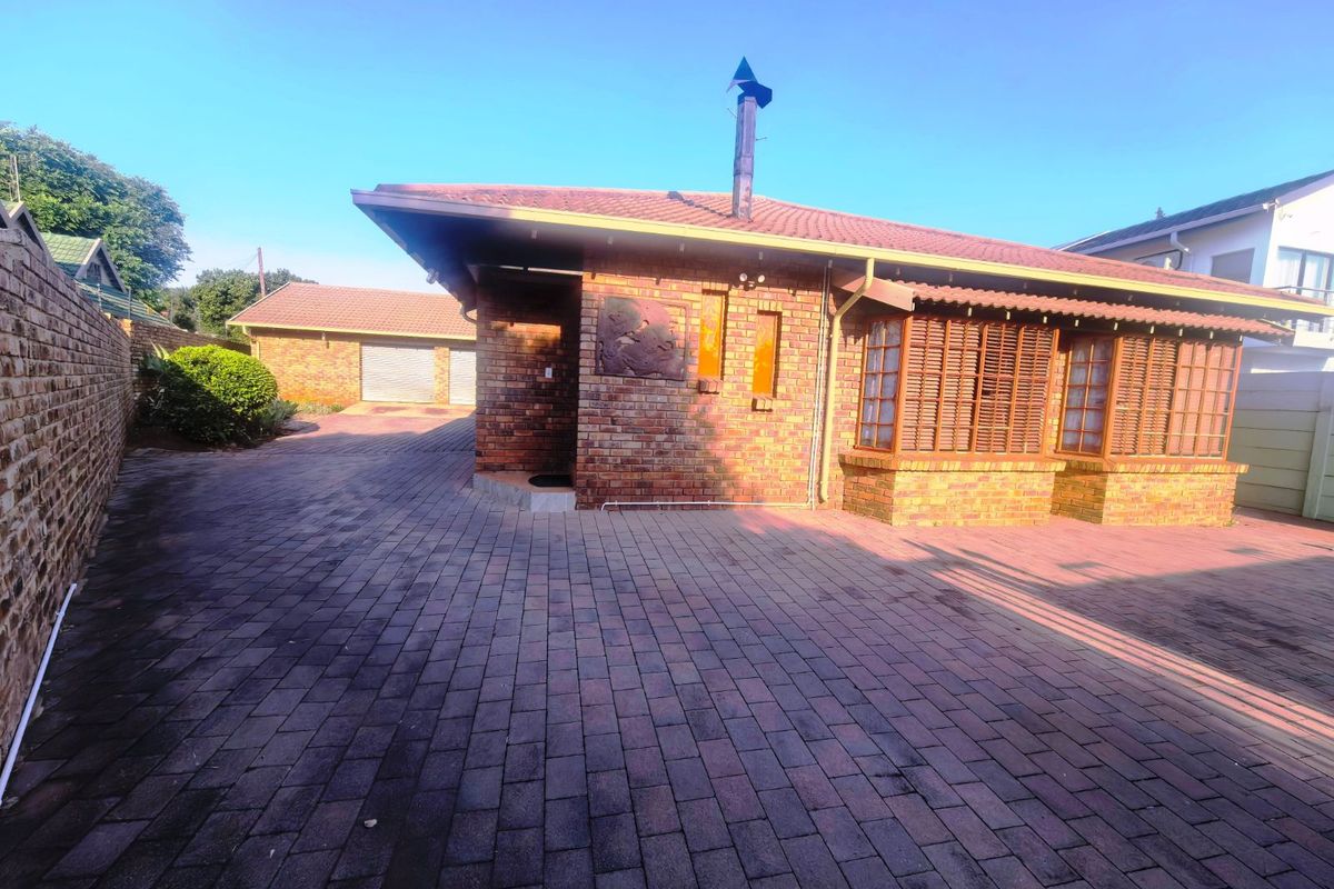 House For Sale in Zwartkop - Photo 2