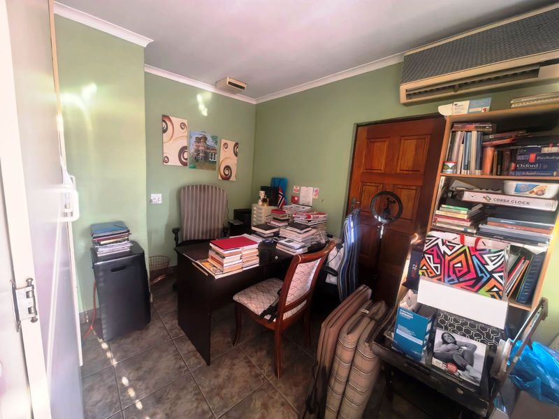 House For Sale in Zwartkop - Photo 6