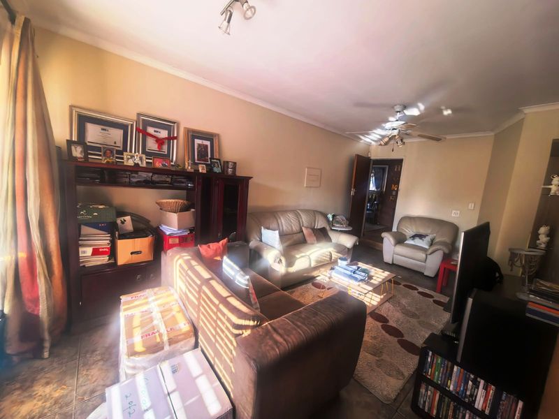 House For Sale in Zwartkop - Photo 7