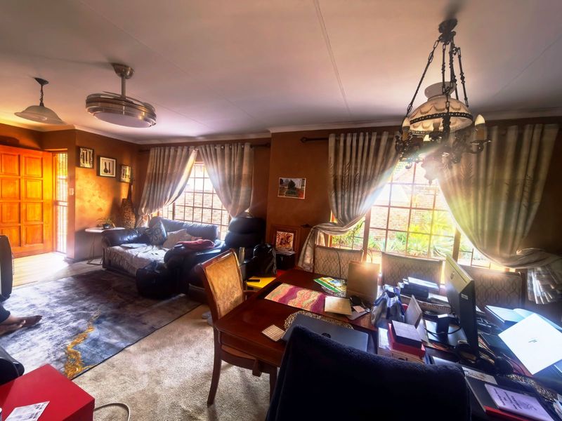 House For Sale in Zwartkop - Photo 3