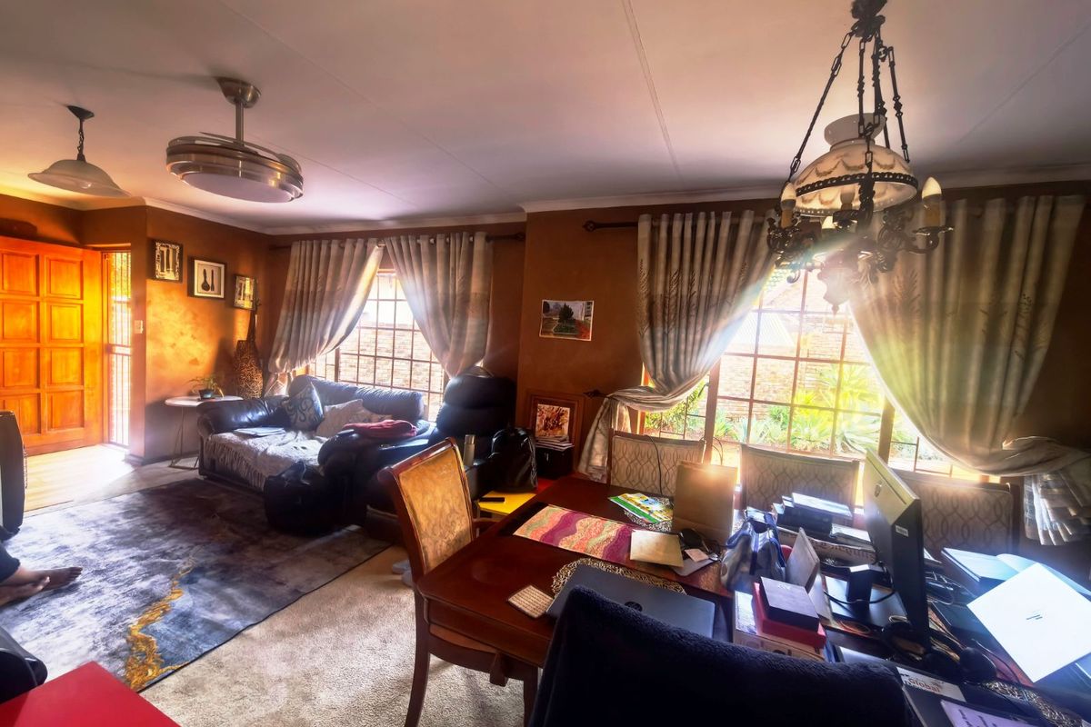 House For Sale in Zwartkop - Photo 3