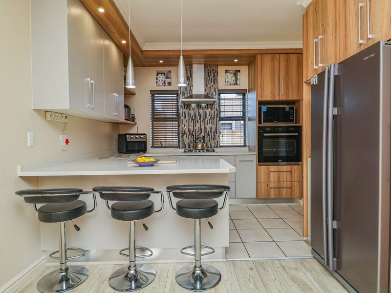 House For Sale in Blue Mountain Village - Photo 7