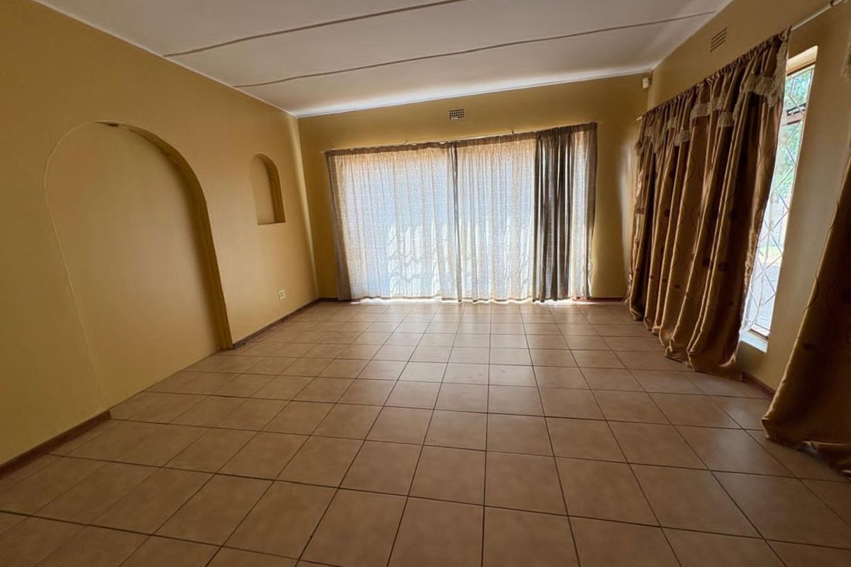 House For Sale in Diamant Park - Photo 4