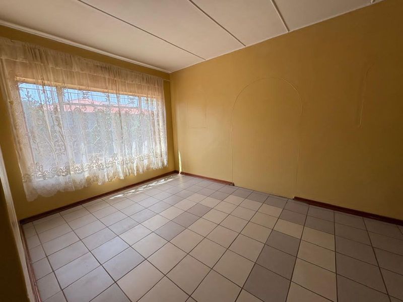 House For Sale in Diamant Park - Photo 5