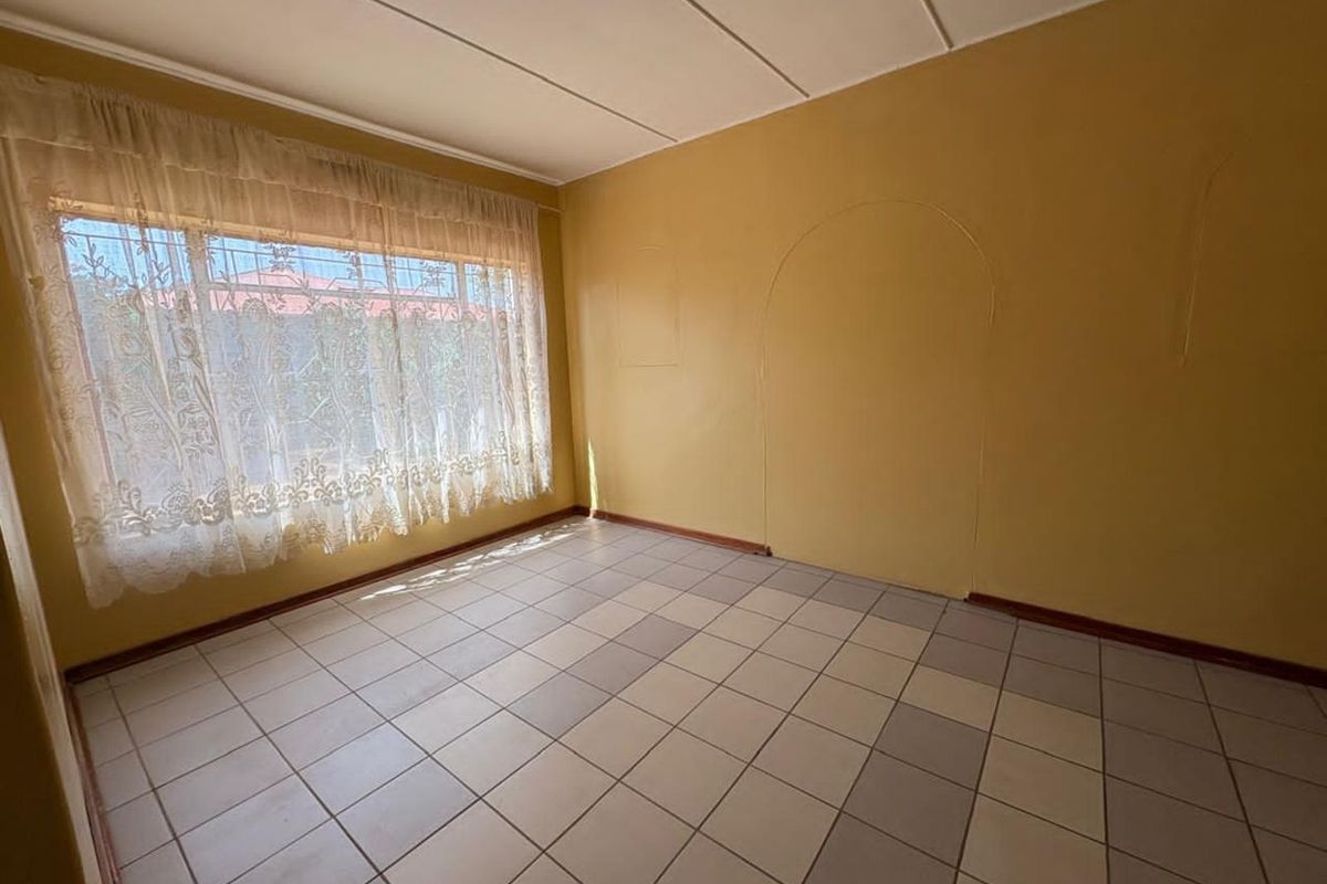 House For Sale in Diamant Park - Photo 5