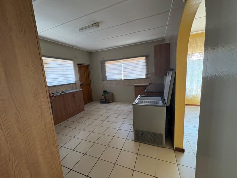 House For Sale in Diamant Park - Photo 9