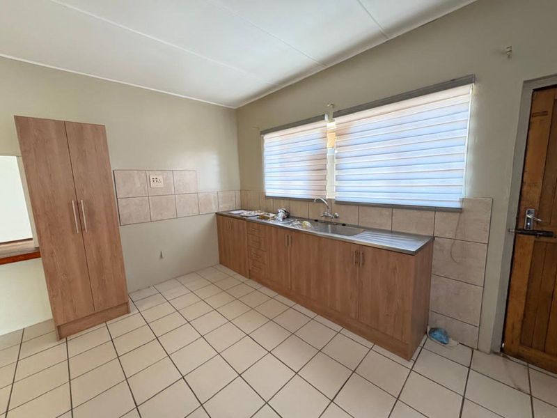 House For Sale in Diamant Park - Photo 8