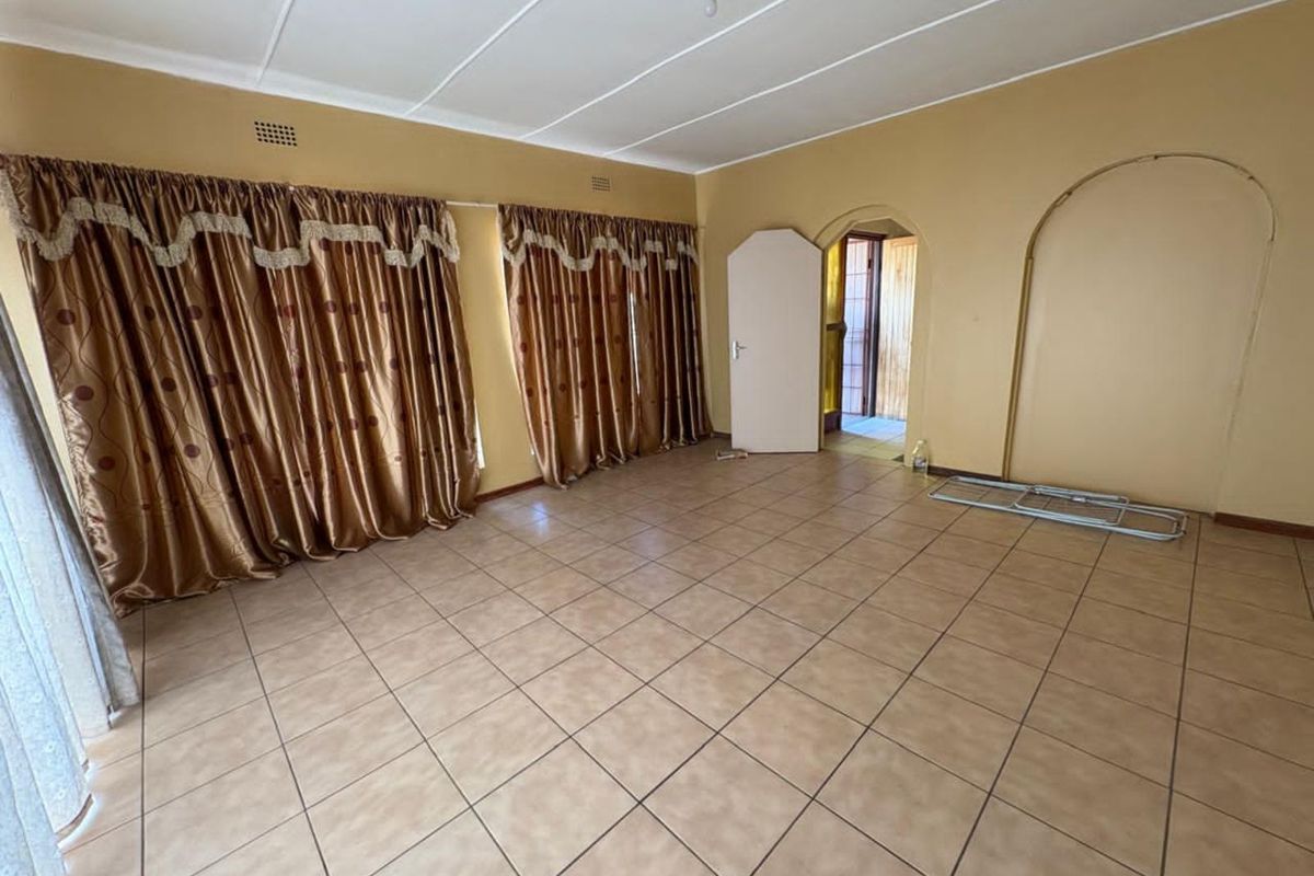 House For Sale in Diamant Park - Photo 3