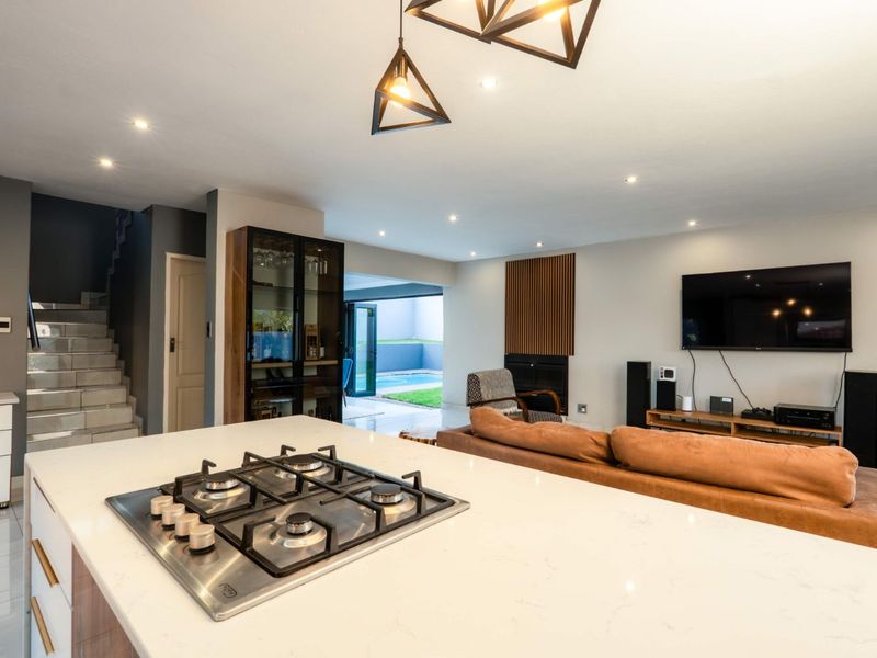 House For Sale in Olympus AH - Photo 4