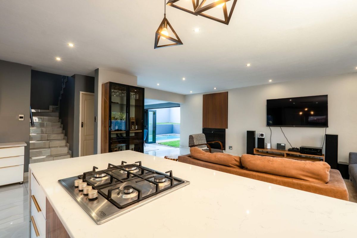 House For Sale in Olympus AH - Photo 4