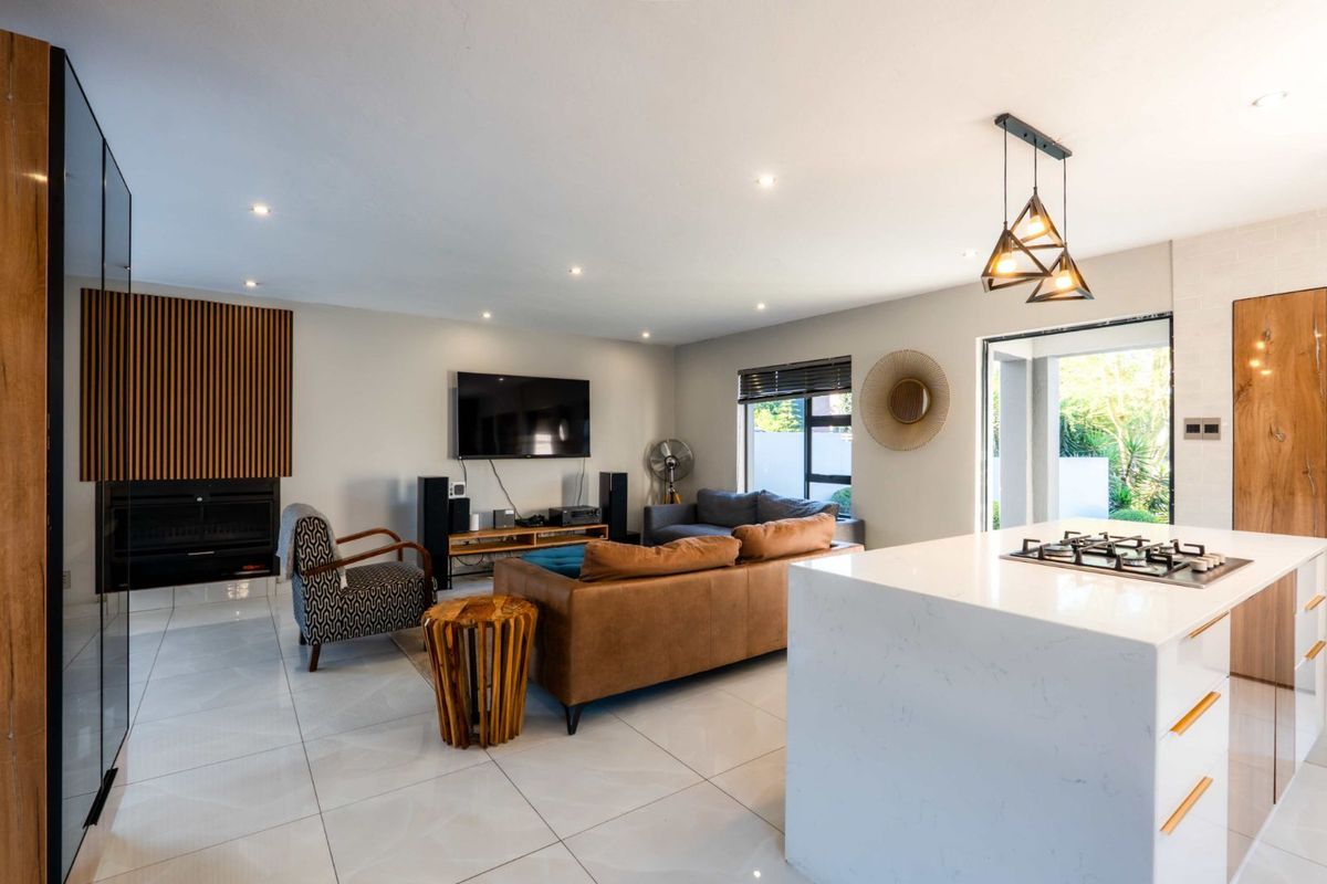 House For Sale in Olympus AH - Photo 5