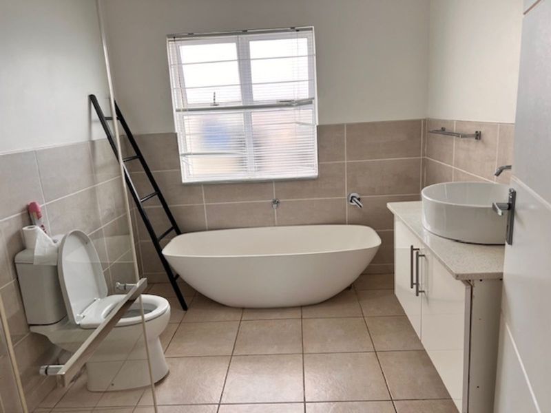 House For Sale in Croydon - Photo 8