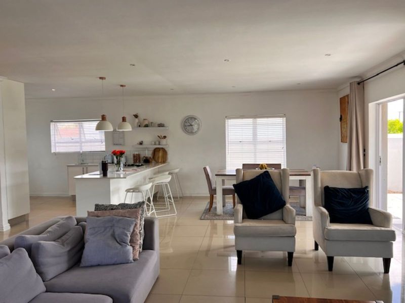 House For Sale in Croydon - Photo 4