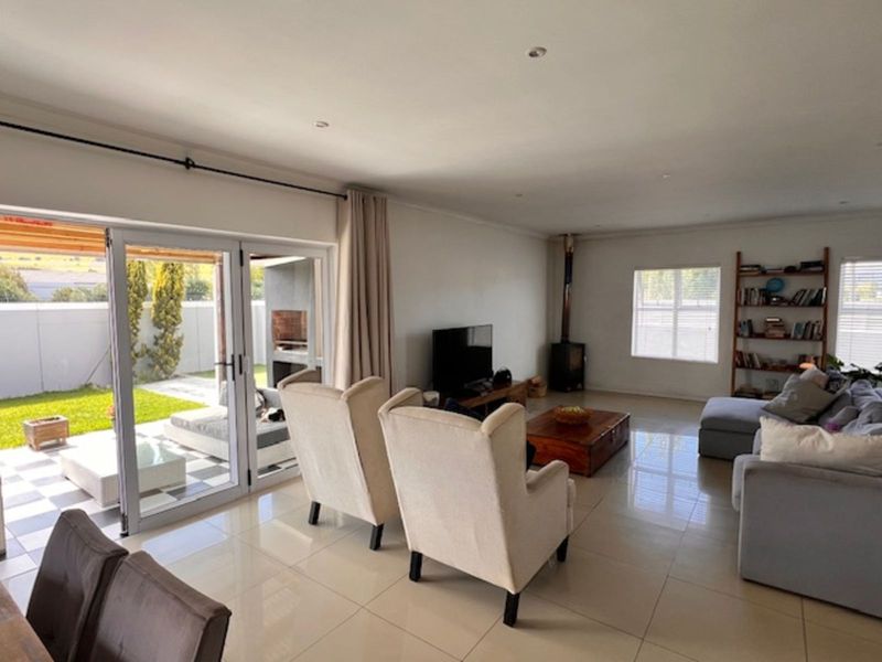 House For Sale in Croydon - Photo 3