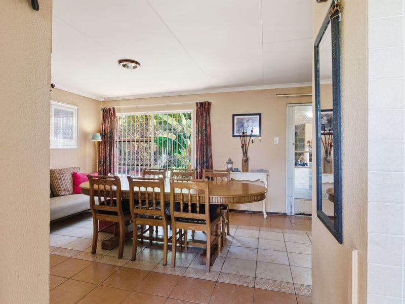 House For Sale in Wilgeheuwel - Photo 6