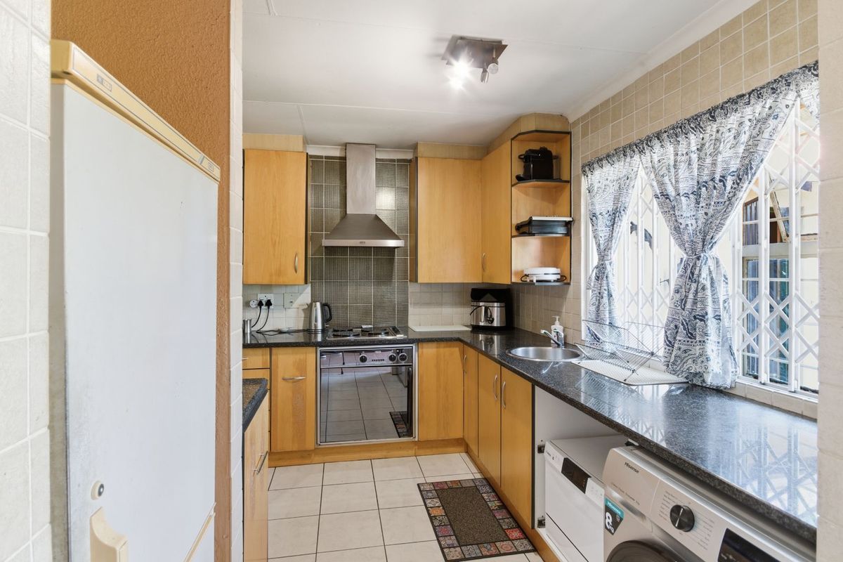 House For Sale in Wilgeheuwel - Photo 3