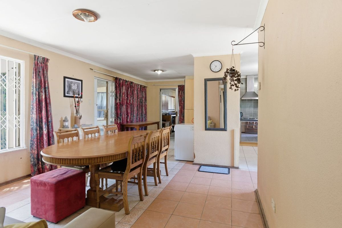 House For Sale in Wilgeheuwel - Photo 4