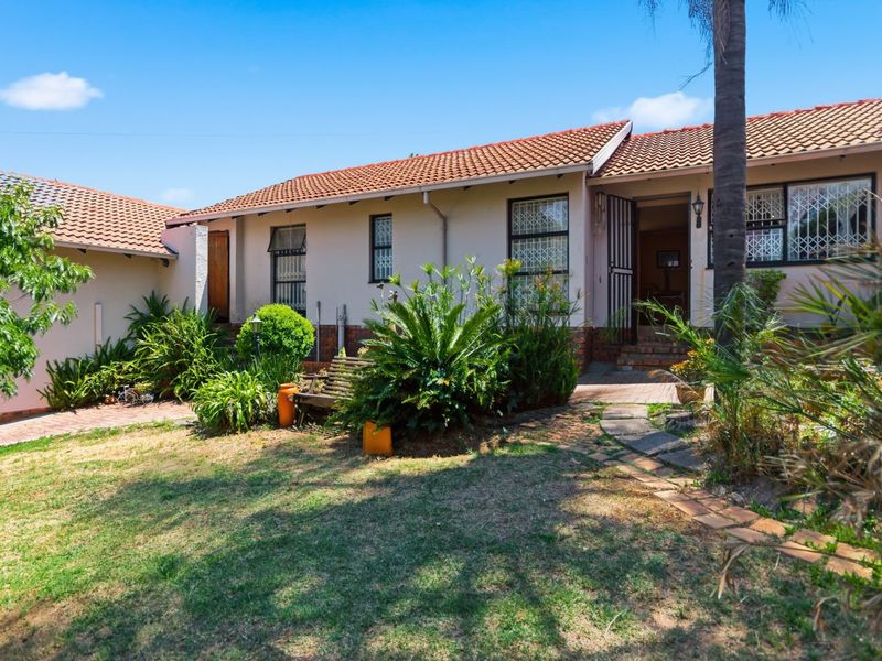 House For Sale in Wilgeheuwel - Photo 1