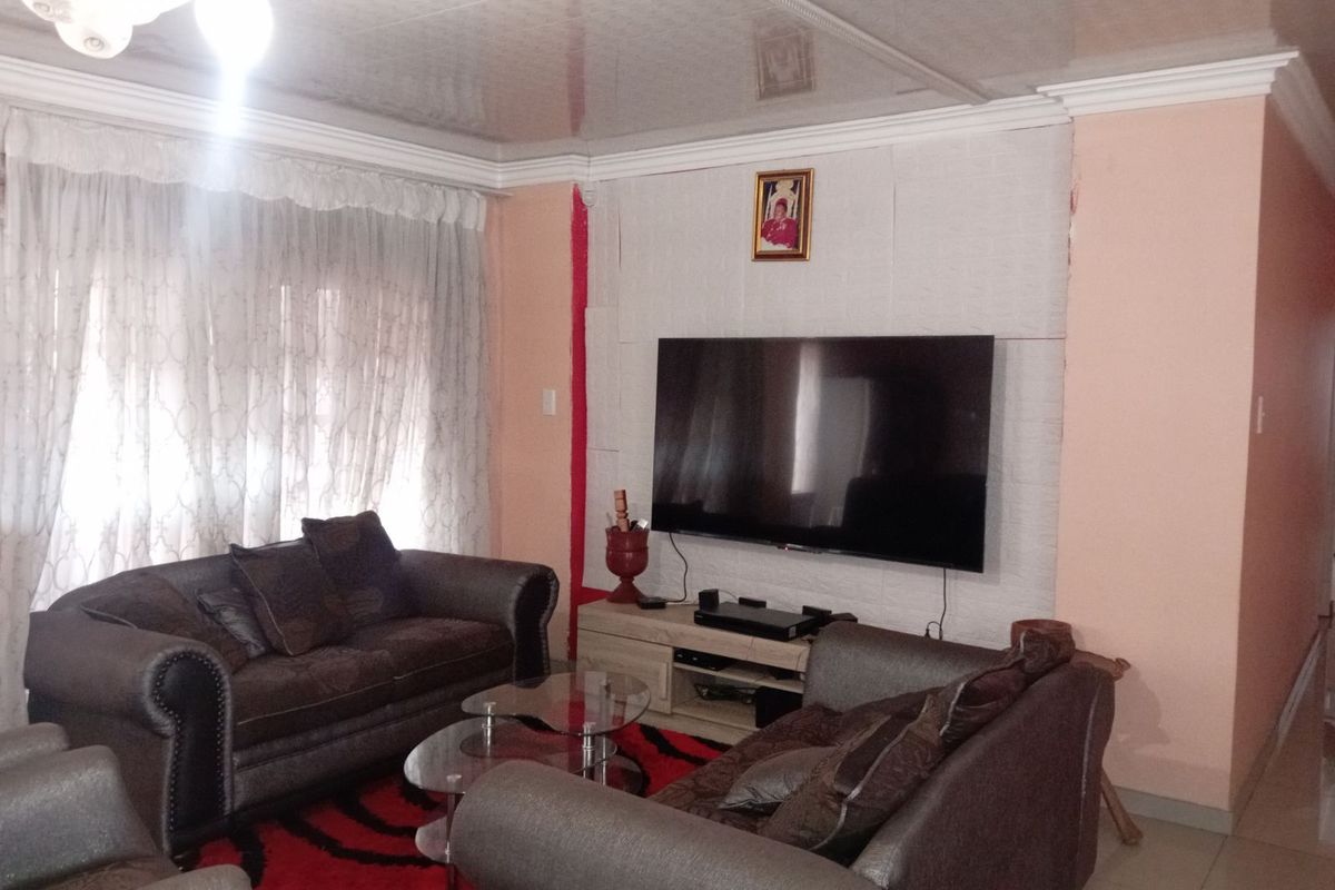 House For Sale in Mahlako-a-phahla Gardens - Photo 2