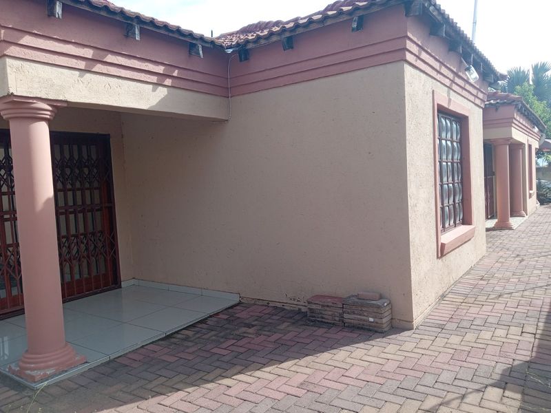 House For Sale in Mahlako-a-phahla Gardens - Photo 7